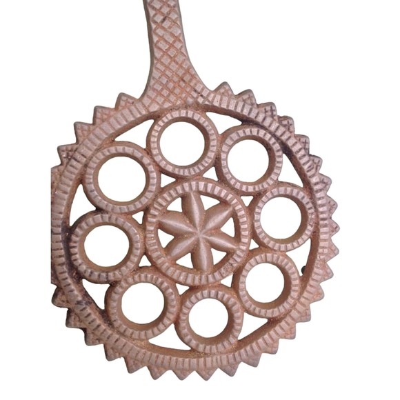 Antique Cast Iron Trivet Sawtooth Sun Circles Round Hot Plate / Wall Hanging - Picture 4 of 11